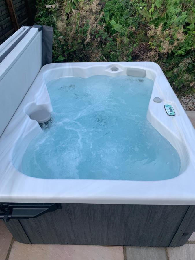 Red Squirrel Pod With Hot Tub Oban Exterior foto