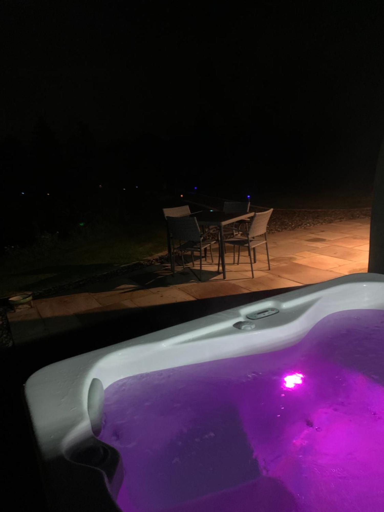 Red Squirrel Pod With Hot Tub Oban Exterior foto