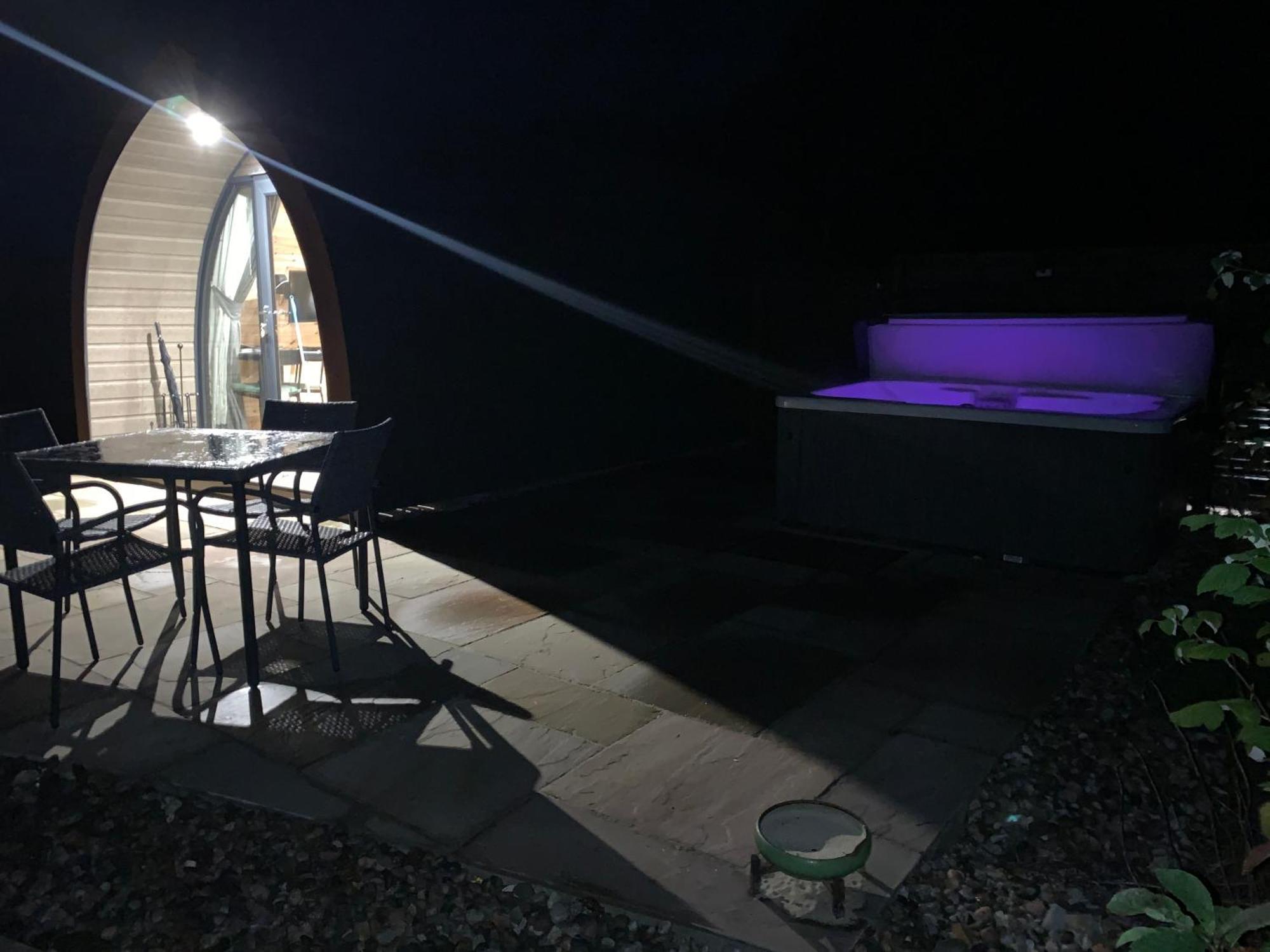 Red Squirrel Pod With Hot Tub Oban Exterior foto