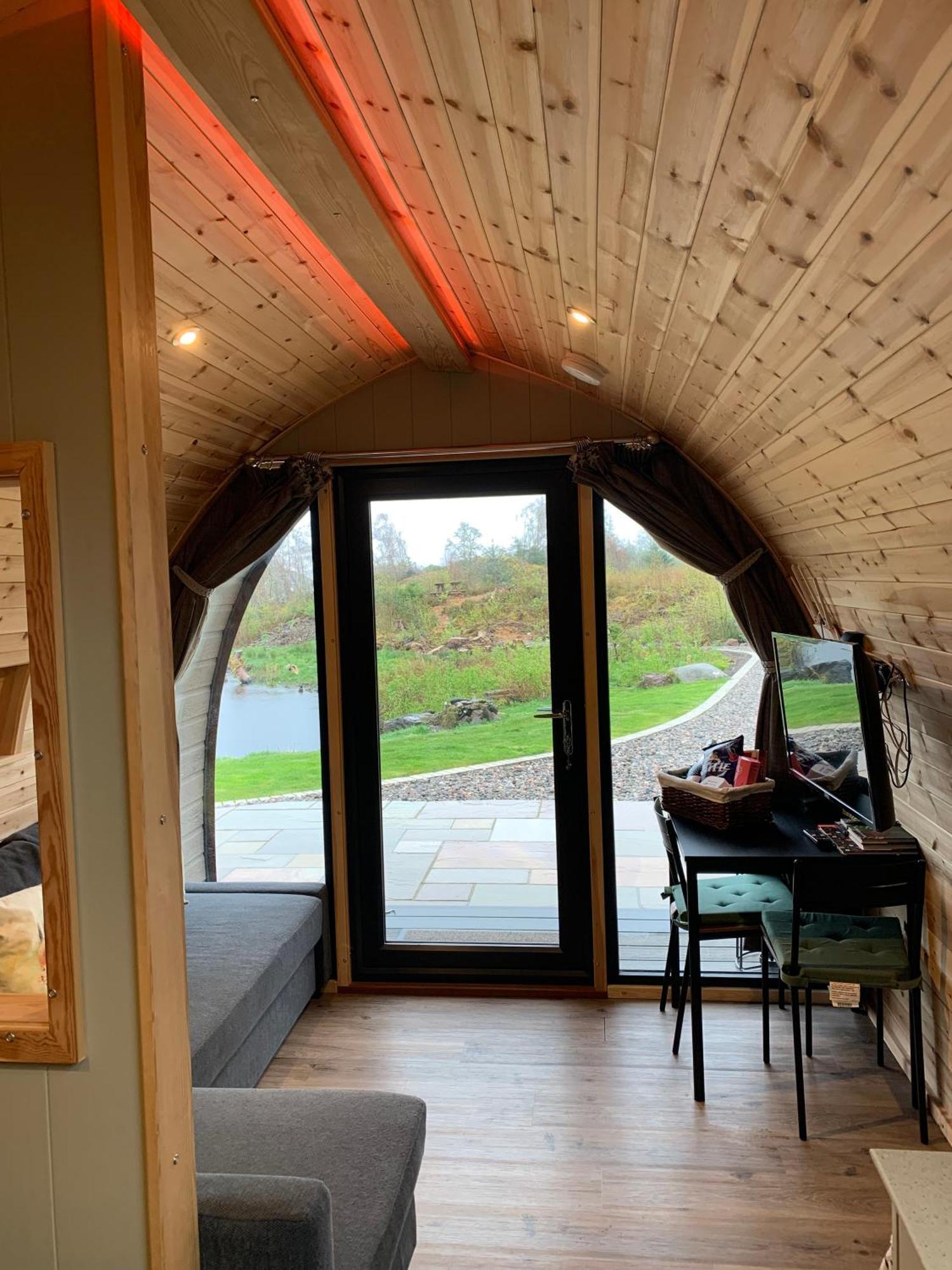 Red Squirrel Pod With Hot Tub Oban Exterior foto